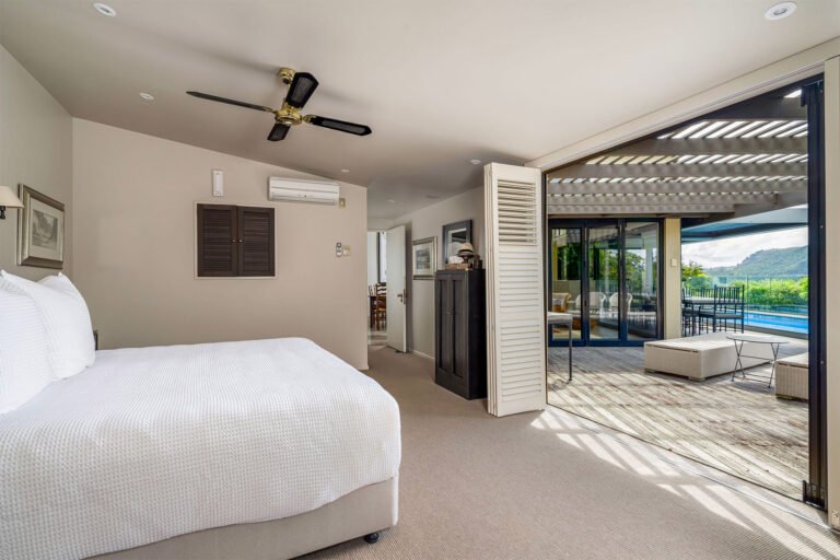 the point villas luxury bedroom 768x512