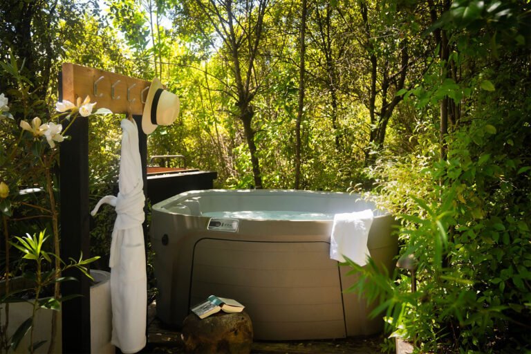the point villas outdoor spa pool 768x512