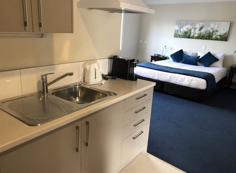 tuakau hotel studio apartment 768x564