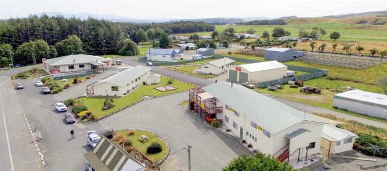 tuatapere group accommodation tui base camp 768x340
