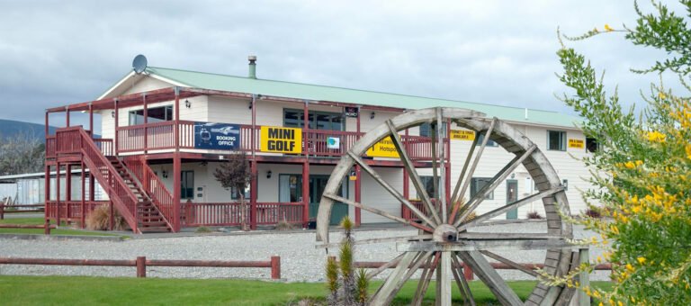 tui base camp tuatapere lodge 768x340