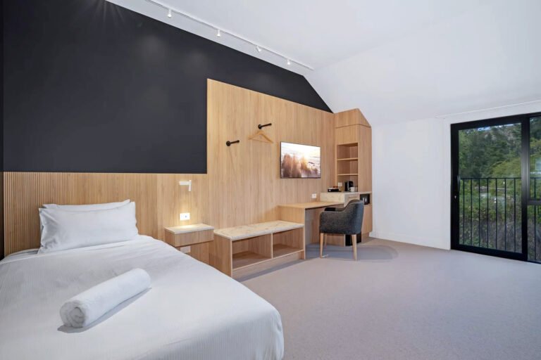 wanaka luxury accommodation superior king suite 768x512