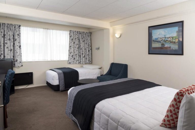 west plaza hotel twin room wellington 768x512