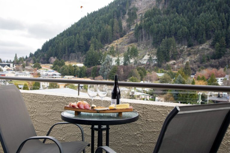 abba court motel apartments queenstown view 768x512