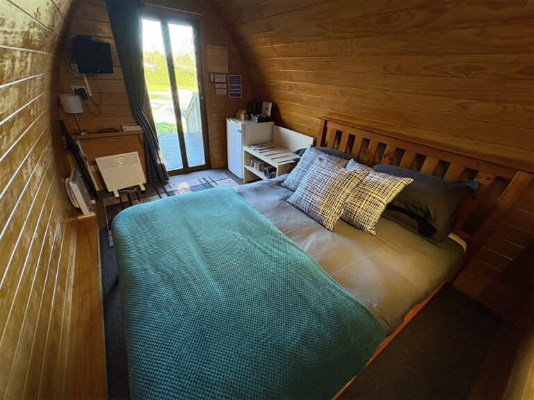 flats hills tourist park queen pod accommodation 768x576