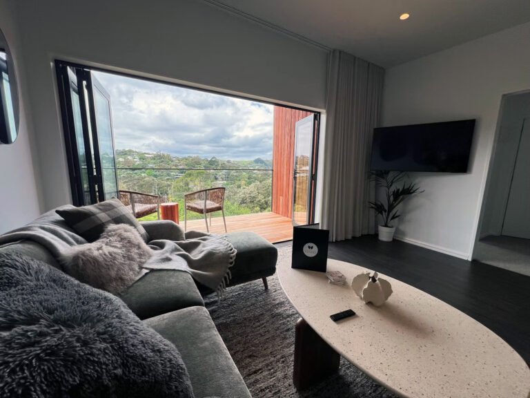 hidden valley waiheke accommodation palm beach 768x576