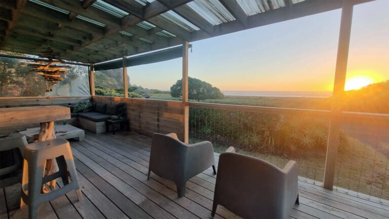 piha sunset bach beach view deck 768x432