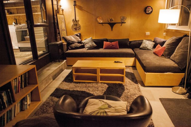 piha sunset bach living room 768x512