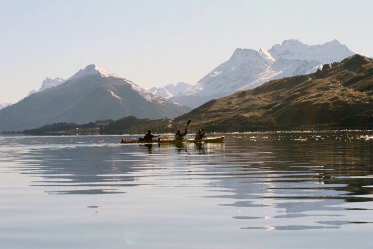 glenorchy kayaking lake wakatipu 768x512