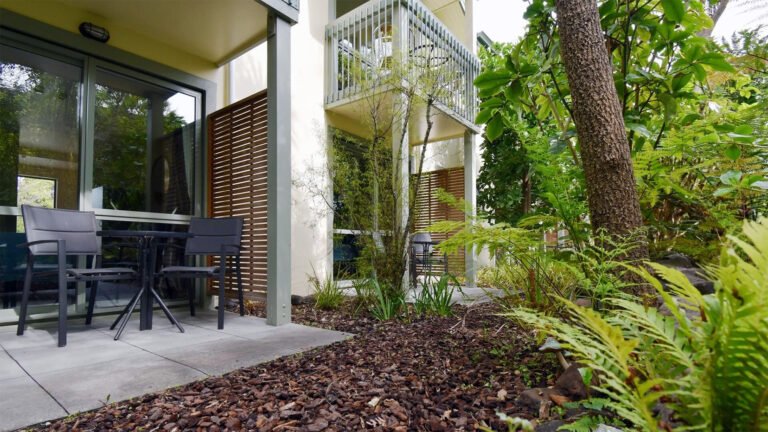 la rochelle motel akaroa garden accommodation 768x432