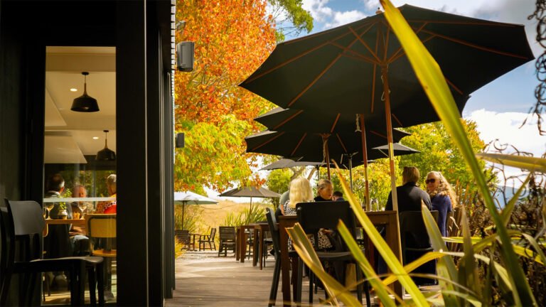 moutere hills outdoor dining 768x432