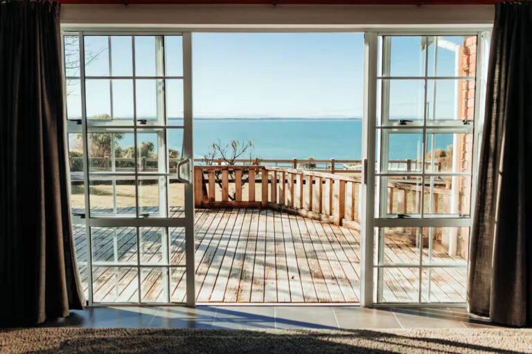 rocks hideaway riverton sea view 768x512